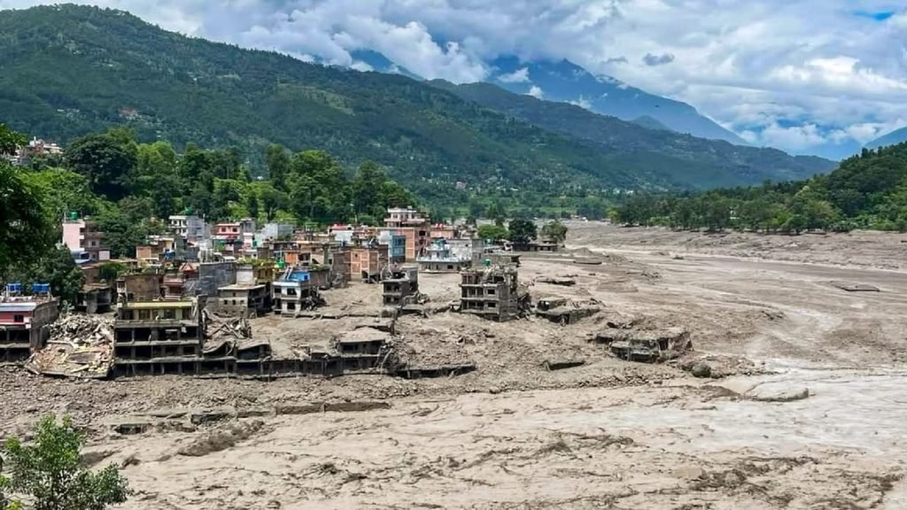 नेपाल में बाढ़ के दौरान
